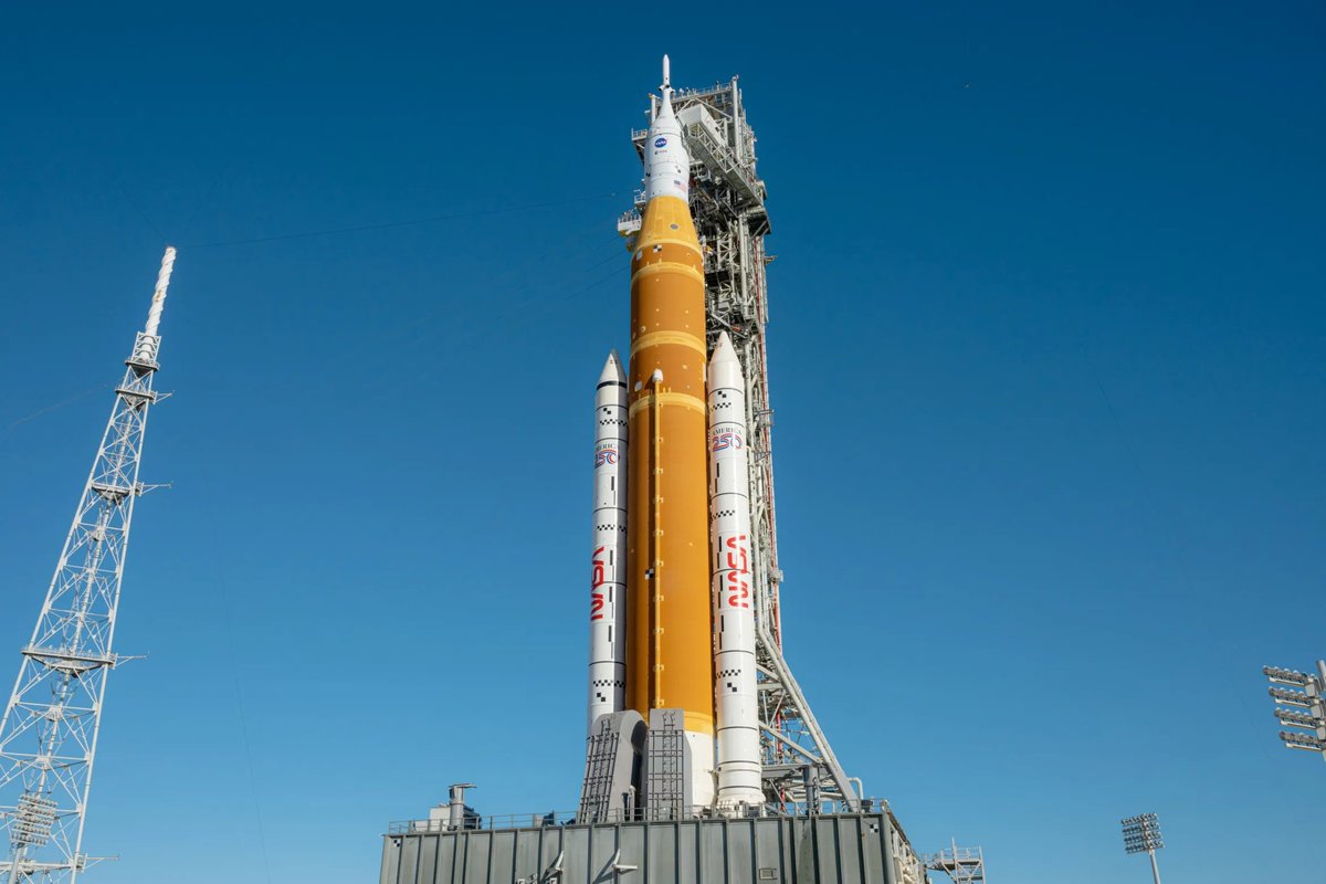 HailMaryLogs's tweet photo. March is shaping up to be a feast for space fans. We’re getting the premiere of Project Hail Mary, the return of For All Mankind, and if timelines hold, we could also witness humanity’s return to crewed lunar travel with Artemis II, plus another test flight of Starship. https://t.co/tNOE8eJVQZ