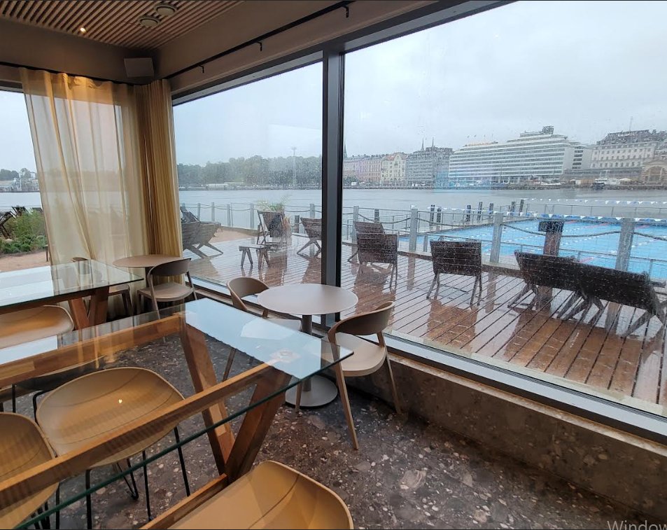 Keymong368774's tweet image. 헬싱키 경유가 좋은 점

Finnair로 헬싱키 경유해 유럽가면, 뱅기값도 좀 싸고,
아침도착, 11시간정도 다닐수 있는데,
좋은 게 바로 &amp;lt;핀란드 사우나&amp;gt;
바다보며 사우나, 야외 수영장에 카페까지.📷 역에서 도보 30분쯤.

Allas Sea Pool in Helsinki. 가격 20유로쯤. 8시오픈이니 뱅기 피로 풀고가기.