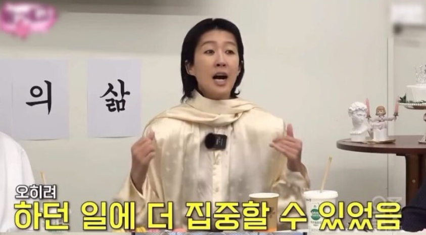 ■홍진경이 해외서 실패한 걸 후회 안 하는 이유

"갑자기 난 해외에서 될 거 같아, 해서 막 돌아다니느라고 몇 년을 쉬었죠. 근데 오빠 제가 그때 몇 년간 진짜 돈도 쓰고 일도 못하고, 해외에서 정말 고생 많이 했거든요? 근데 그걸 안 했으면 내 마음 속에 해외 진출 한 번 해볼걸, 그런 아쉬움이