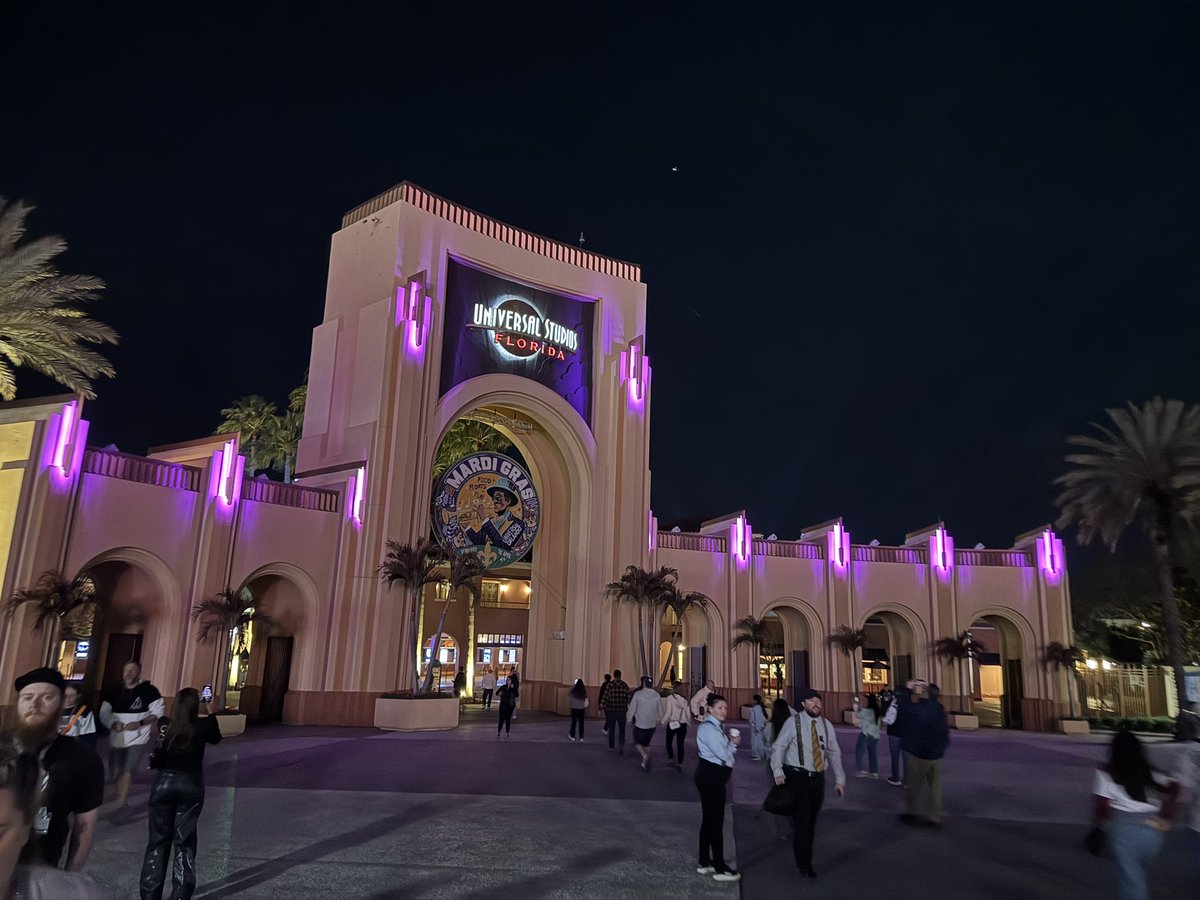 First year running Mardi Gras with Epic open has definitely hit some snags. They got the medallion up, but no lighting package yet. Many floats were empty. Luckily, the good times were still rolling.