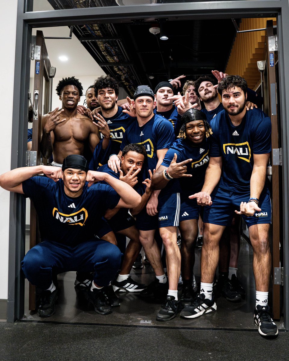 NAU_Football's tweet image. The brotherhood is special here ✊

#RaiseTheFlag | #BigSkyFB