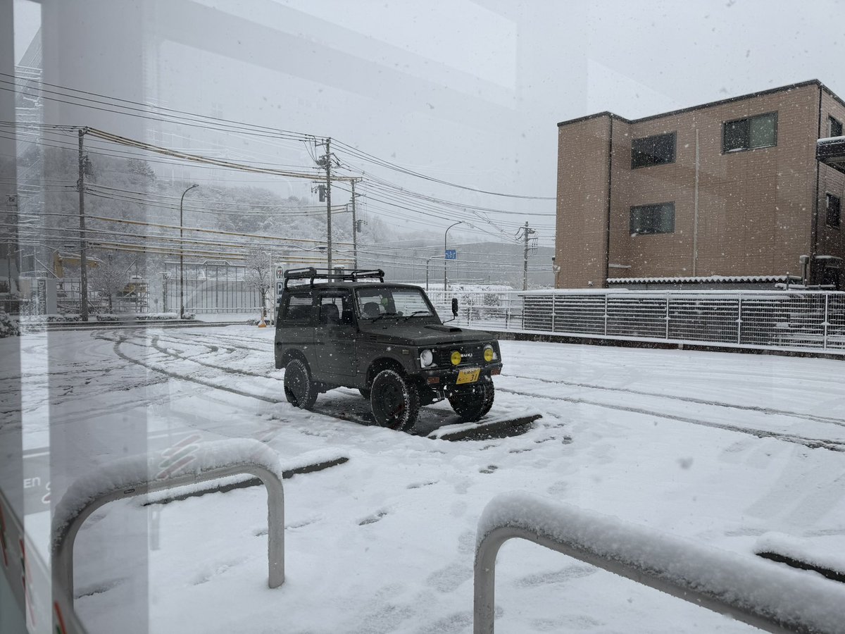 お隣はこんな雪景色だってのにw