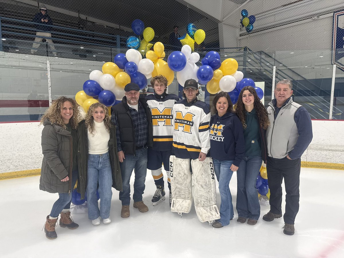 MMHS_Athletics's tweet photo. 🎉 🏒 🥅 Celebrating our senior Hockey Players and Families who have given a tremendous amount of time and effort towards the betterment of Mjnuteman Hockey!!
# 6 Logan Ciulla
#1 Alex Francione
#gorevs
@GlobeSchools
@BostonHeraldHS
@ConcordBridgeMA
@ObserverLex https://t.co/OBh098kSf6