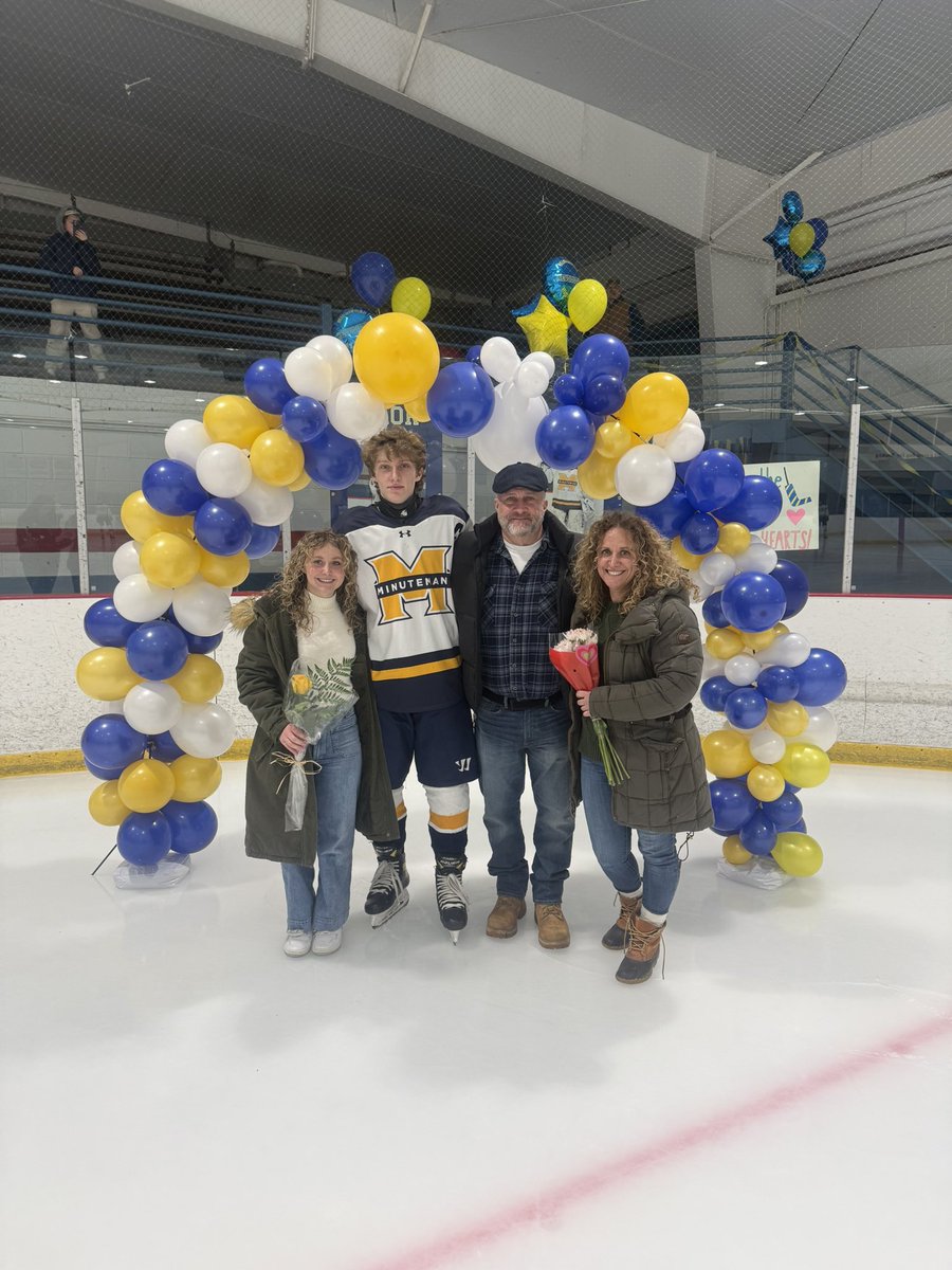 MMHS_Athletics's tweet photo. 🎉 🏒 🥅 Celebrating our senior Hockey Players and Families who have given a tremendous amount of time and effort towards the betterment of Mjnuteman Hockey!!
# 6 Logan Ciulla
#1 Alex Francione
#gorevs
@GlobeSchools
@BostonHeraldHS
@ConcordBridgeMA
@ObserverLex https://t.co/OBh098kSf6