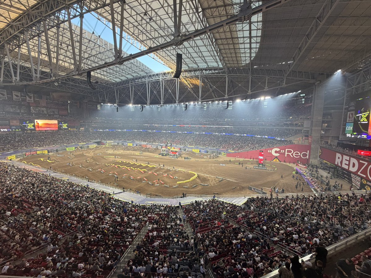 Btw this is the largest attendance ever for Glendale Supercross!