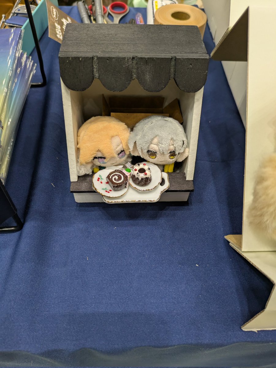 設営できましたー。本日は宜しくお願いします。
開幕は売り子さんにお任せして本人いません。