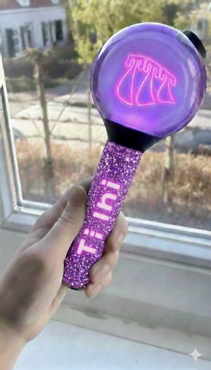 MNRS0525's tweet photo. Necesito un lightstick para la gira @TiniStoessel  
Algo como esto... Martinaaaaaaaaaaaa https://t.co/niOilo2qO0