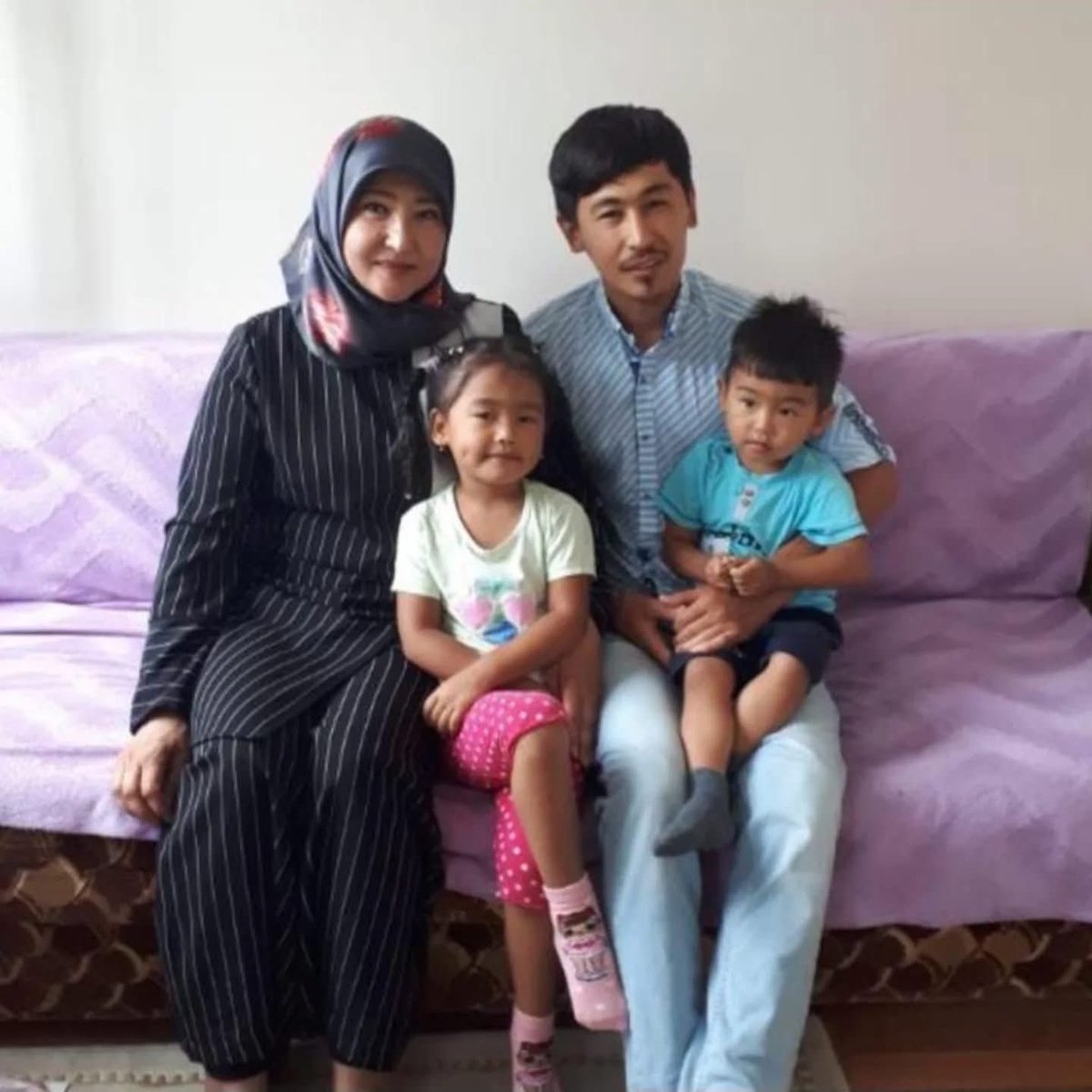 🚨 Türkiye is deporting son of former Chinese concentration camp detainee 🚨 

Gulbahar Jalilova’s (former concentration camp detainee) son Akhmetzhan Sadyrov is on the verge of being deported to Kazakhstan where he faces persecution.

Akhmetzhan Sadyrov is an Uyghur, his wife