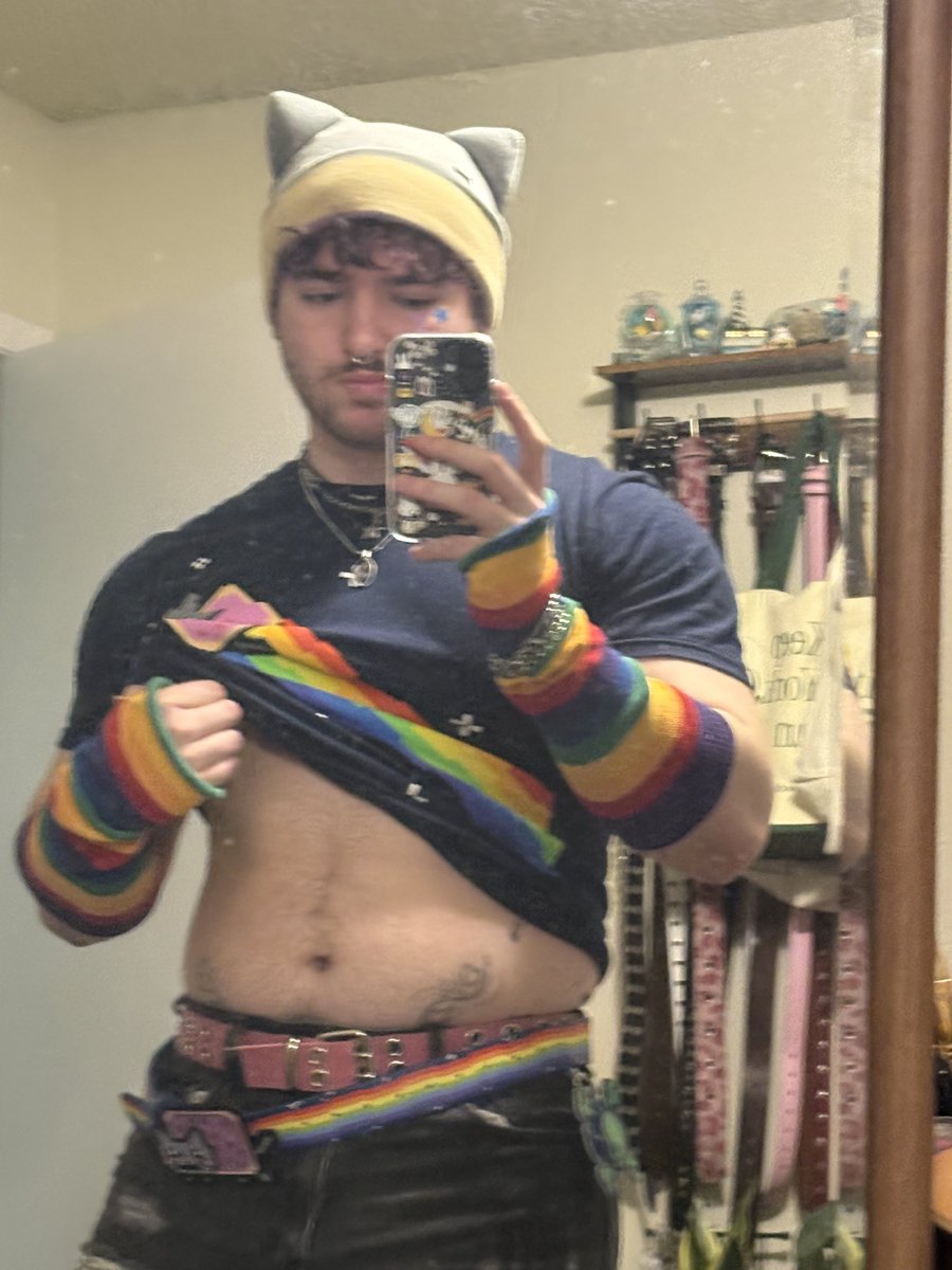 tyl0saur's tweet image. meowmeowmeow