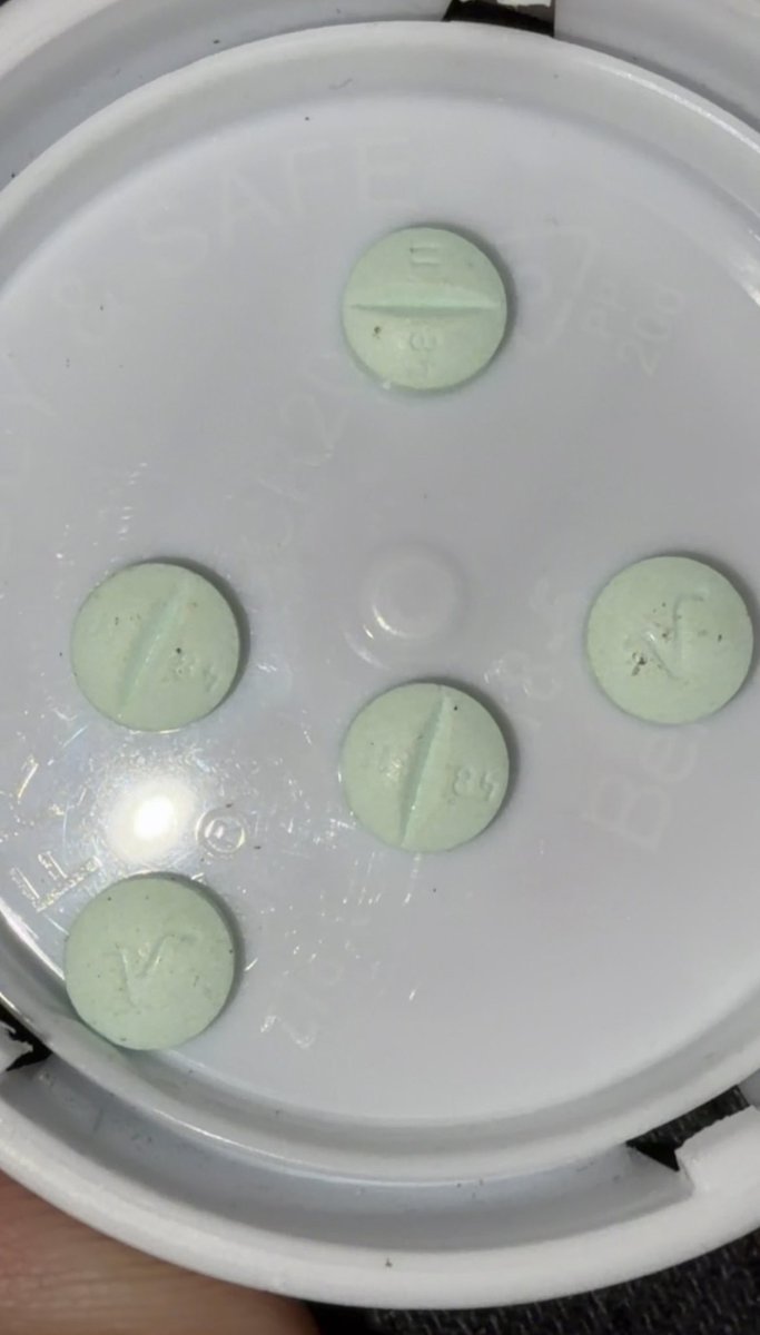 ShawnieSwisher's tweet image. Oxycontin in my
system, man, I'm feeling kinda strange
these v cuts shmacking first time trying em
#GHSP #SLUMPED #SMOKEDATSHIT