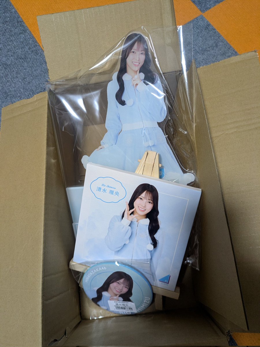 hidekick0508's tweet photo. 忘れた頃にこの着弾はサプライズです😆
#清水理央
#日向坂46
#ローソングッズ https://t.co/GQpBjQWsZE
