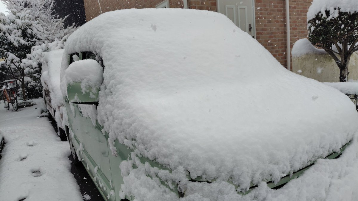 umachi38's tweet photo. 関東で久しぶりの降雪〜車出せないから参ったなぁ〜😣 https://t.co/w1q0vc8DOz