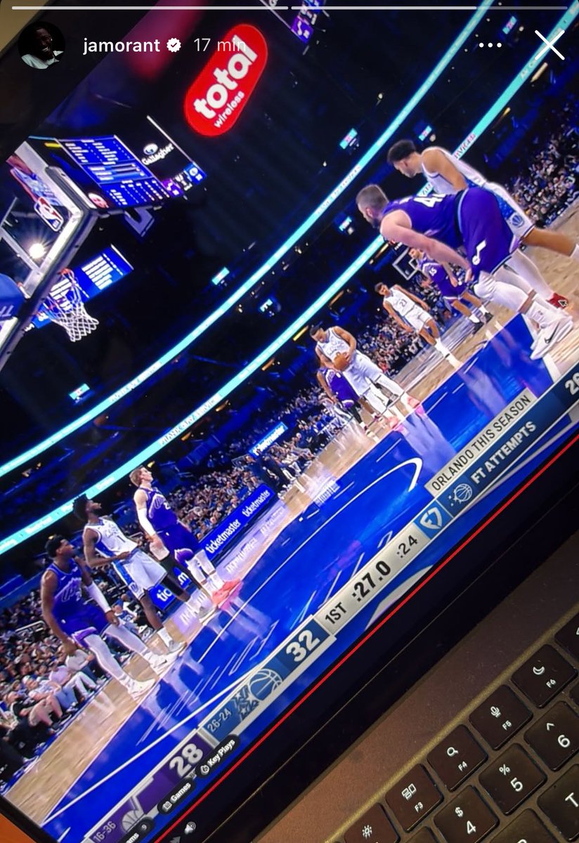 Ja Morant assistindo seus ex-parceiros de time se enfrentando.

Jaren Jackson Vs Bane