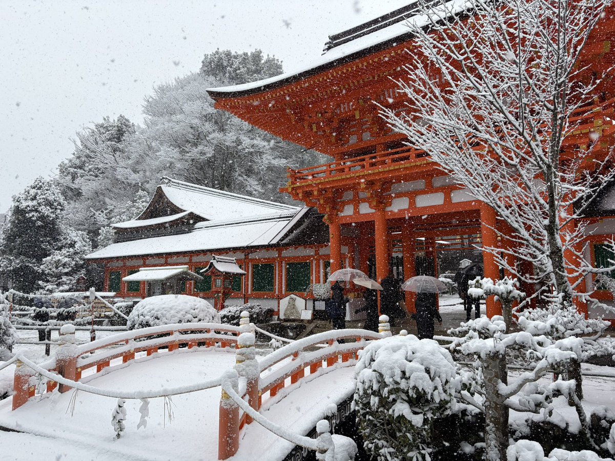 「雪の上賀茂神社」|むむ@C102はRRR本と調味料本予定のイラスト