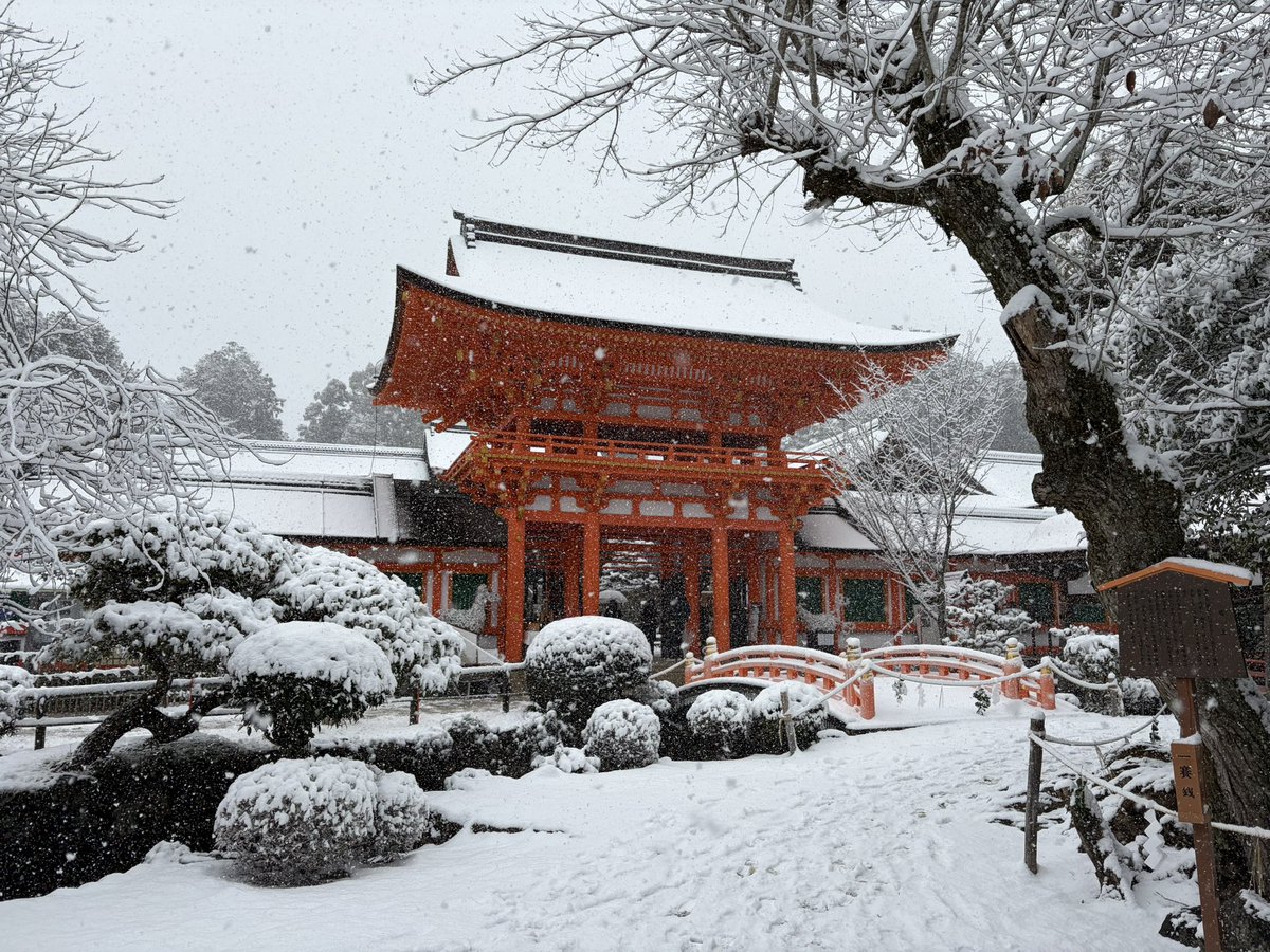 「雪の上賀茂神社」|むむ@C102はRRR本と調味料本予定のイラスト