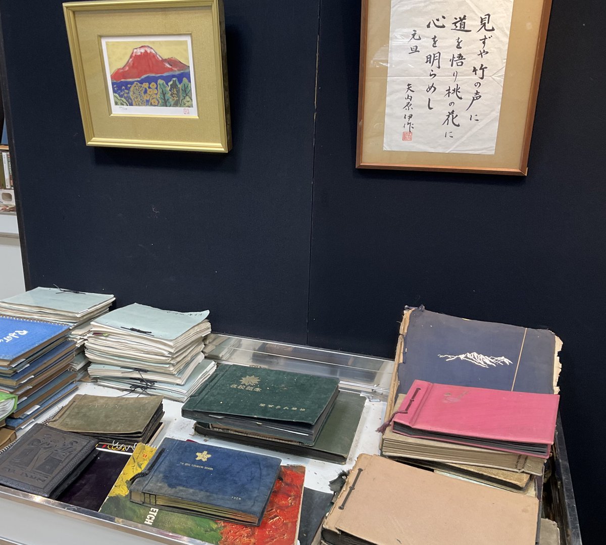 【松屋浅草 古書の市】
あいにくのお天気ですね。
本日、会場で公文堂にお声掛けいただければ、画像内のワゴンの商品を少々お値引きいたします。
#浅草古書の市