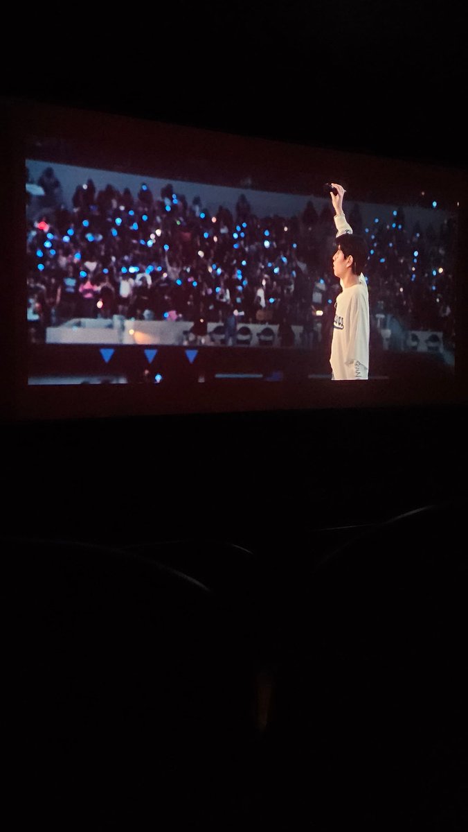 laris tweet media