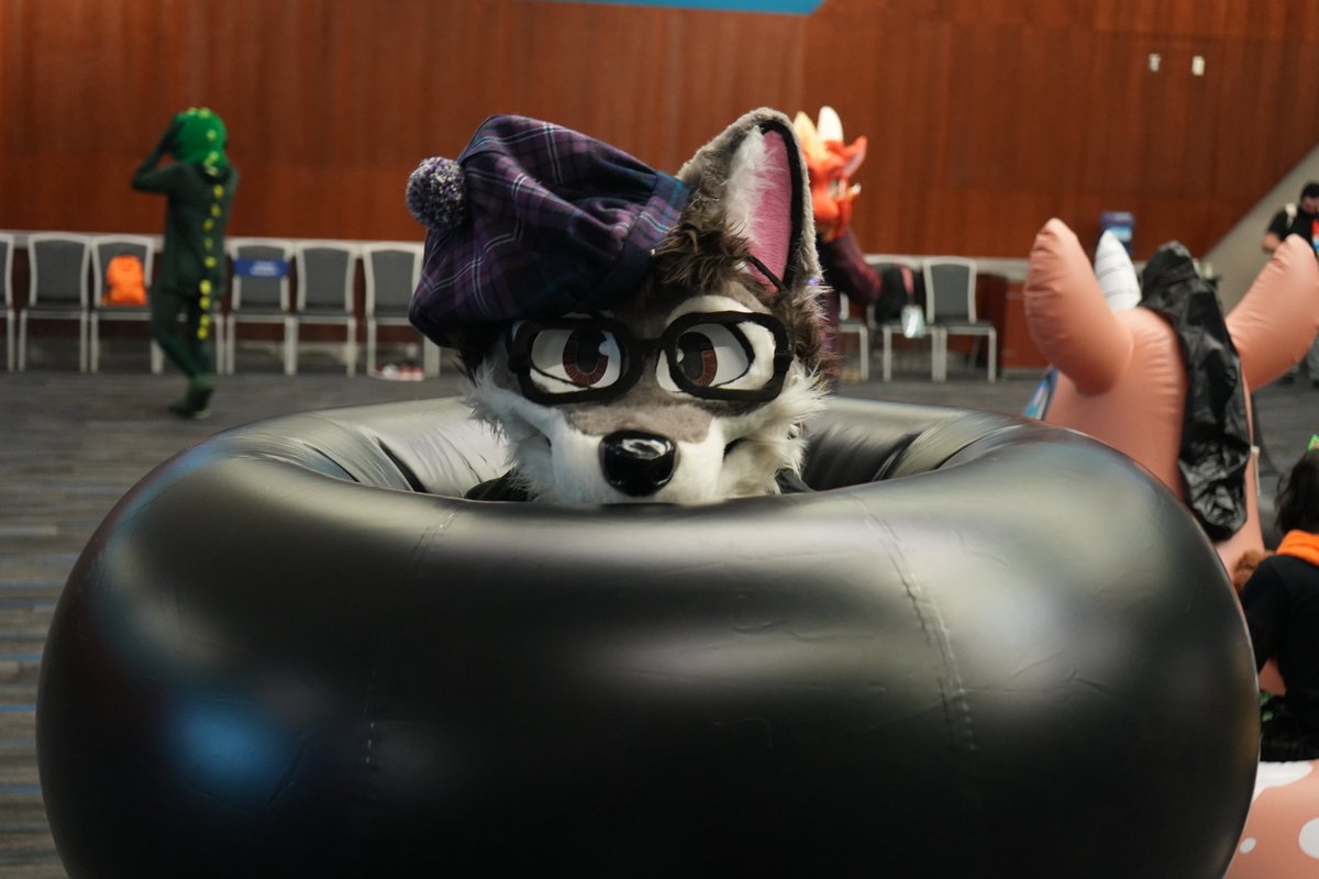I got to try to be stuck inside the polymurr rings and I did have fun.

I've been forgetting to post some #SqueakySaturday pics for #FurtherConfusion2026