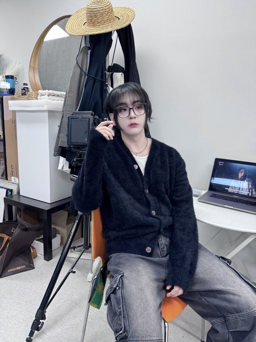 하루 tweet media