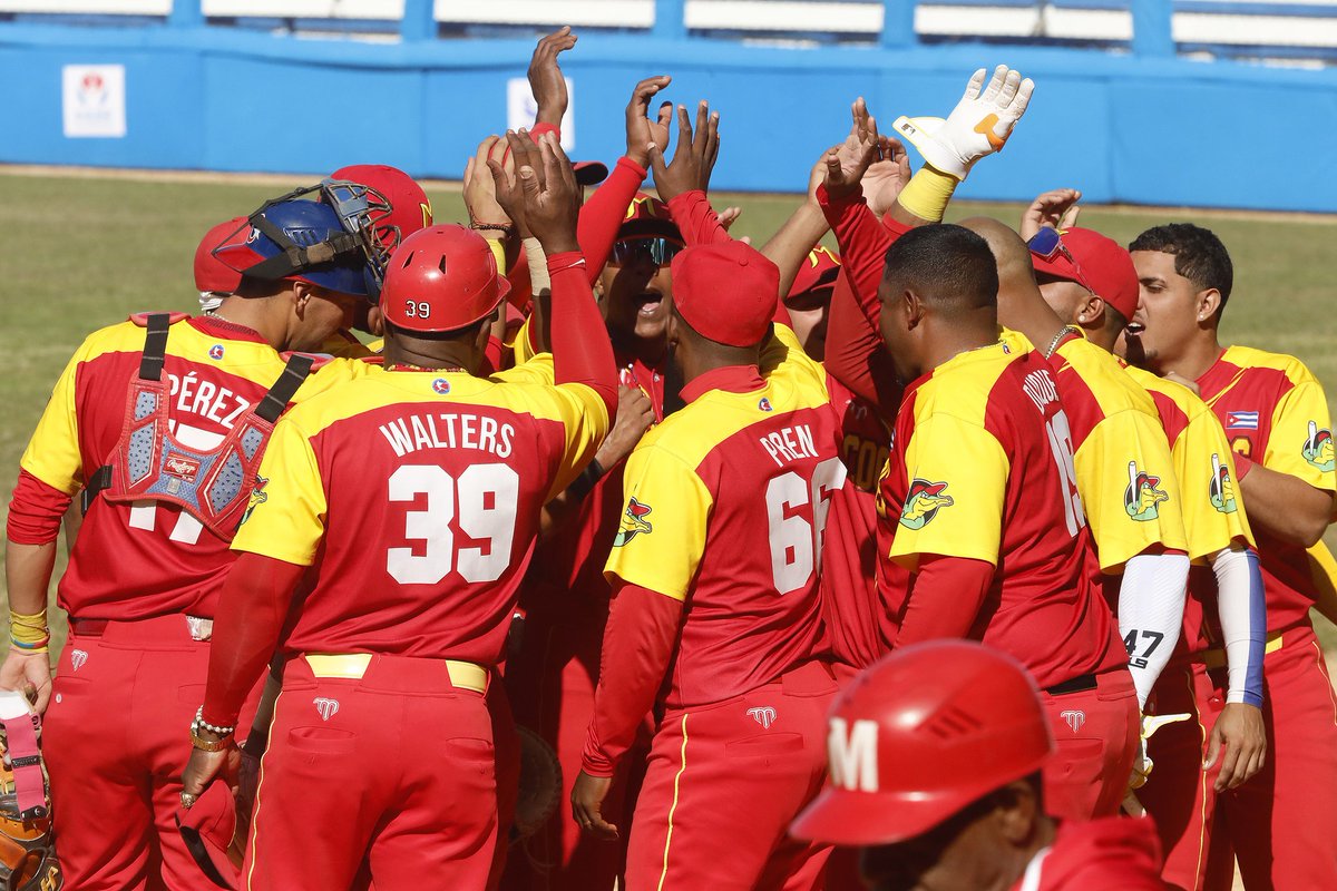 jit_digital's tweet photo. Postales de la victoria de los Cocodrilos de Matanzas sobre los Leones de Industriales 9x7 en el quinto juego de las semifinales de los play off de la #64SNB  de #Beisbol en el estadio Latinoamericano. 
La semifinal está 3-2 a favor de los matanceros.  #Cuba #DeporteCubano https://t.co/8juPsPYSTz