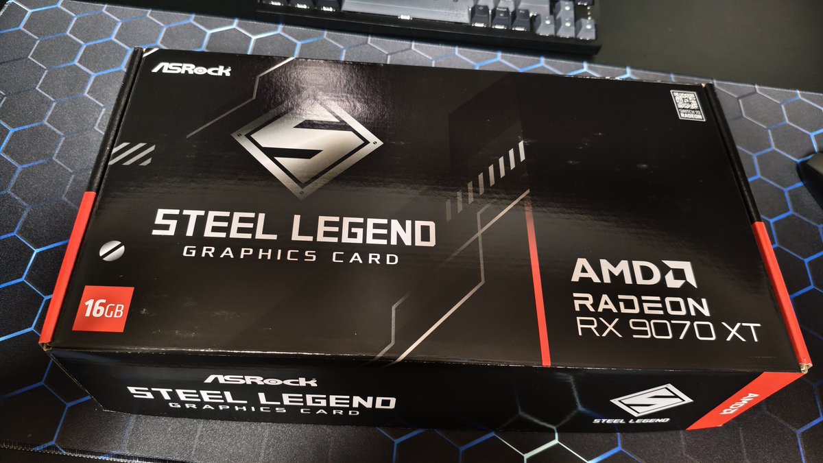 takemabu's tweet photo. ASRockのRADEON 9070 XT SLが着弾
やはりATX電源はムリなので、押し入れにあったSFX電源で組んでみた
マジみっちみちやで
#ASRock #RADEON #NCase https://t.co/WUyexikjzO