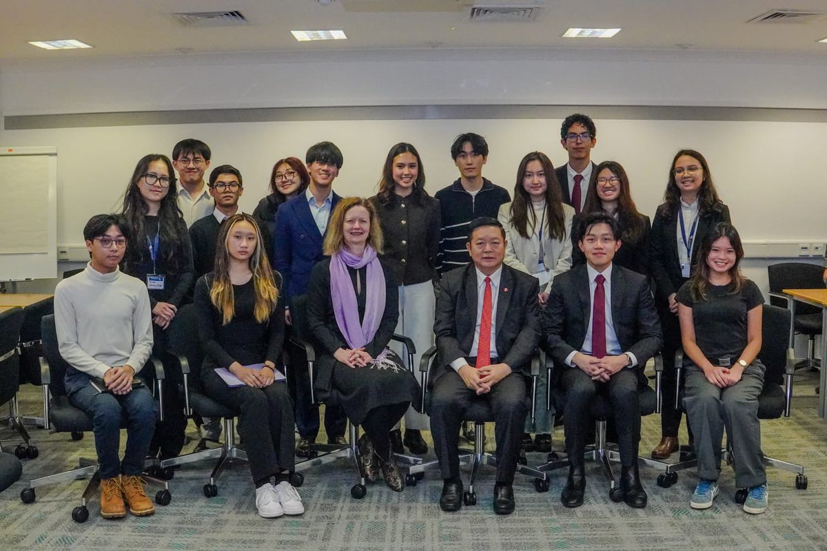 ASEAN's tweet photo. Secretary-General of ASEAN Dr. Kao Kim Hourn, engaged in a dialogue with Southeast Asian students in the University of Warwick on their academic journeys and experiences in pursuing higher education overseas. Dr. Kao encouraged the students to work hard and utilise their opportunity to learn as much as they can and shared the importance of having passion and purpose in life. Dr. Kao also shared that there are growing interests from external partners of ASEAN on the work of ASEAN, among others.