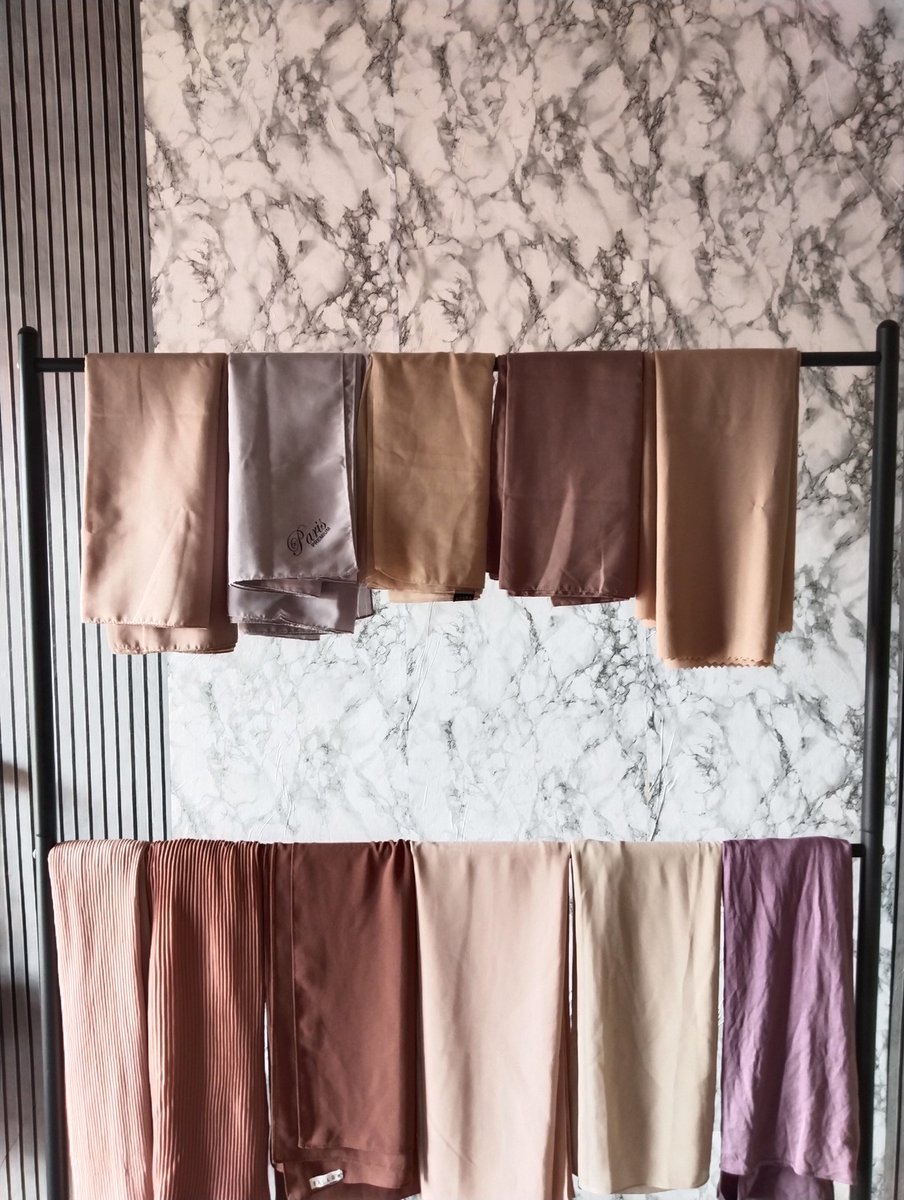 aghna_ana's tweet photo. Aku ada banyak jilbab jugaaa iniii mulai dari pashmina cerutry, pashmina kaos, pashmina plisket, paris premium, bella square, ku preloved SERBA 10K ada yang mau ga yaaaa
WTS WTS WTS JILBAB https://t.co/2dPogEo3Xj