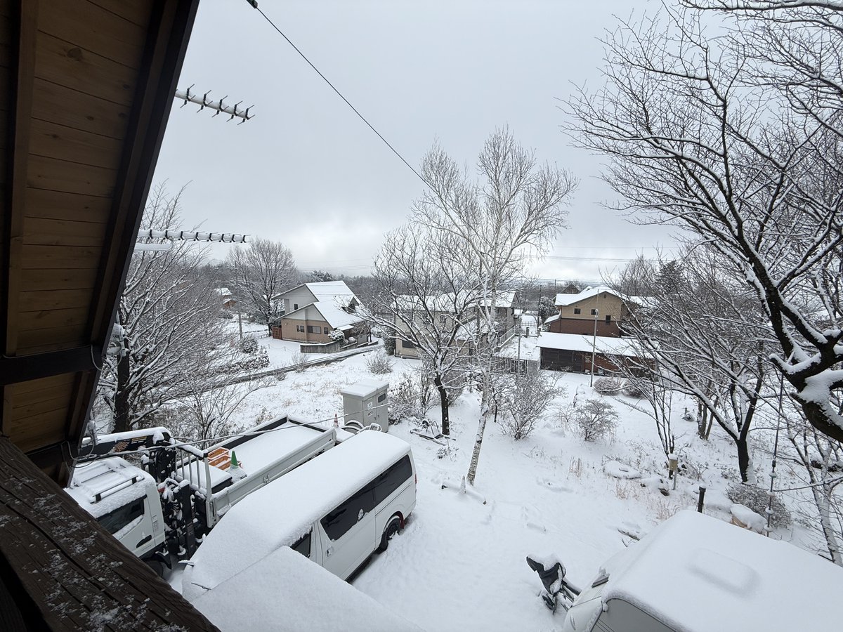 おはようございます☀️ 前橋市三夜沢町は、積雪10cm程度でした〜