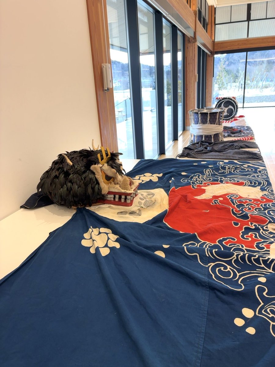 sengei_hiroba's tweet photo. せんだい郷土芸能定期公演in仙䑓緑彩館(せん芸ひろば)「福岡の鹿踊・剣舞」 衣装や道具も展示しています。お手にとってご覧いただけます。公演中の体験時間には、実際に衣装を身につけられますよ✨
#せん芸ひろば #鹿踊 #剣舞 #sendaitrip #せんだい郷土芸能定期公演 https://t.co/tDfsnLS7sw