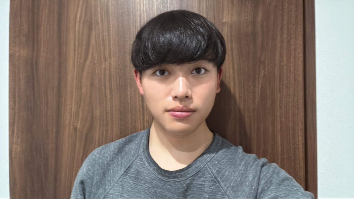 Fukun1228's tweet photo. 26歳になりました😭
AIに作らせたけど、顔が違う笑 https://t.co/henmoCdVTv