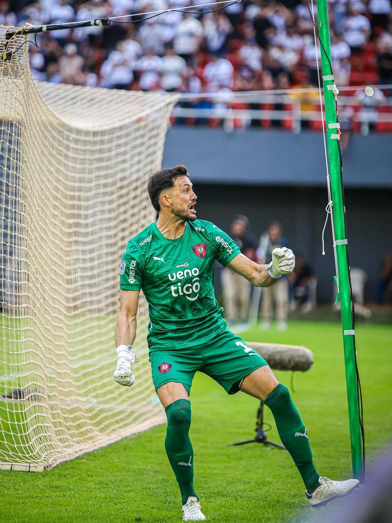 98Asilvera's tweet photo. Arquerazo carajo! Una vez más demostró de qué está hecho. ALEXIS MARTÍN 👊🔵🔴 https://t.co/lxyV2hICsC