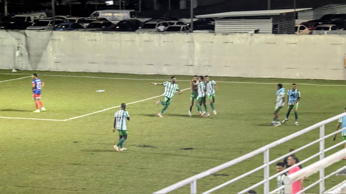 BitacoraPma's tweet photo. 90+2' #LPF #ALIvsPLA ¡GOOOOOOL del @alianzafc!
Carlos Rodríguez apareció en el área para definir de gran manera el pase de Joel Garcés y darle el empate a los "Pericos".
ALI 1-1 PLA https://t.co/dGTHxO6gJD