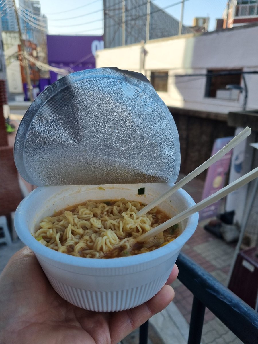 영하 12도 야외라면
노익장 과시