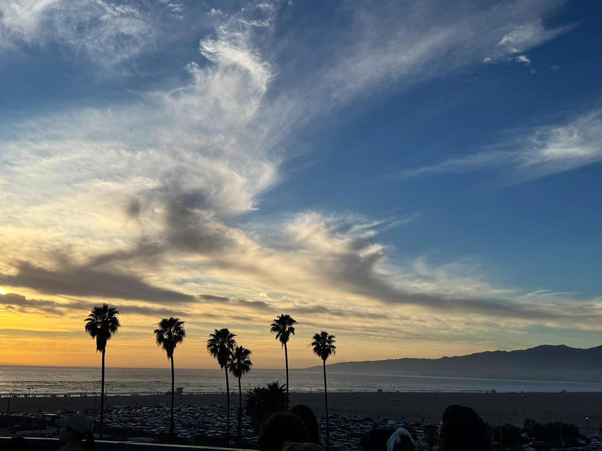 Bye America 🇺🇸
Leaving the last-day memory of this trip here—Santa Monica Beach, California  🌊