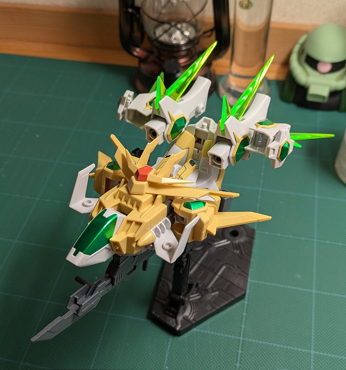 At_KUNIHIRO's tweet photo. 気分転換にスターウイニングガンダム組んでみた。
いつもながらガンプラの変形には感動と尊敬を覚える、いつかオリジナルで作ってみたいw
#ガンプラ好きな人と繋がりたい
#ガンダムビルドファイターズ
#SDBF
#スターウイニングガンダム https://t.co/twvtGCmQAX