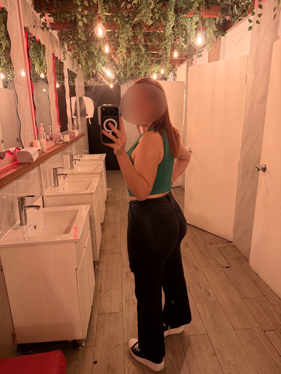 Que raro es subir una foto de nosotros tan vestidos jajajajajaa <a href="/GdlCorneador/">Arturo Gutierrez</a> <a href="/Enigma_Lust8/">SW Enigma Lust</a> 

Pd. Creo que me gustaría que se haga costumbre en  enigma de que me besen las bubis en la pista (tercera vez que voy y tercera vez que me toca) 🫢🔥