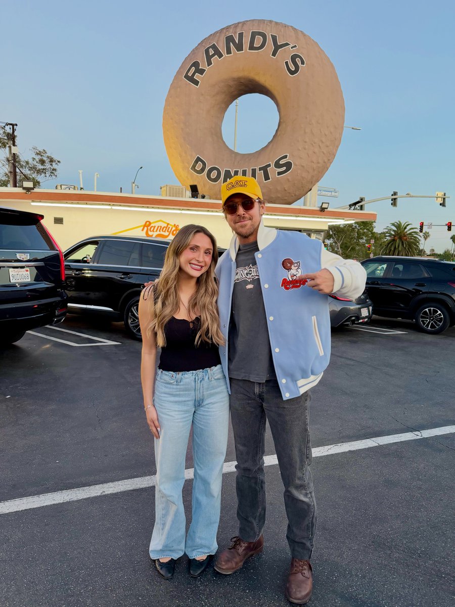 projecthailmary's tweet image. Big thanks to the @RandysDonutsLA team for being in on the joke and helping us make the IMPOSSIBLE possible. 🍩🏈 Catch the Big Game spot and Final Trailer tomorrow — and don’t forget the Randy’s Donuts. #ProjectHailMary