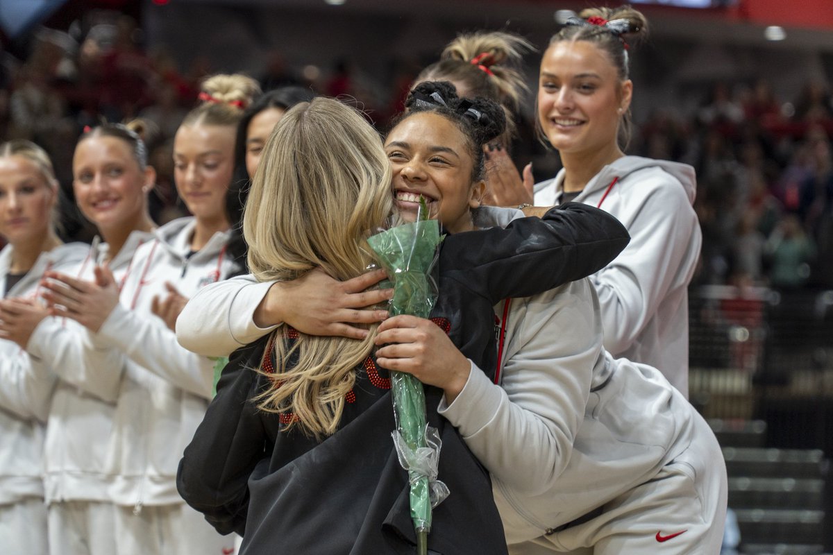 OhioStateAlumni's tweet photo. ๐ธ from @OhioStateWGYM alumni meet. ๐ซถ
#GoBucks #BuckeyeForLife https://t.co/S8Y3vxbO3R
