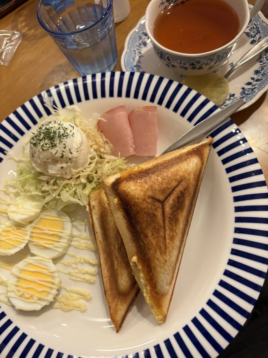 Alexandros] SNOW SOUND⛄️ 802が流れてる喫茶店で聴いてます🎶 #起き