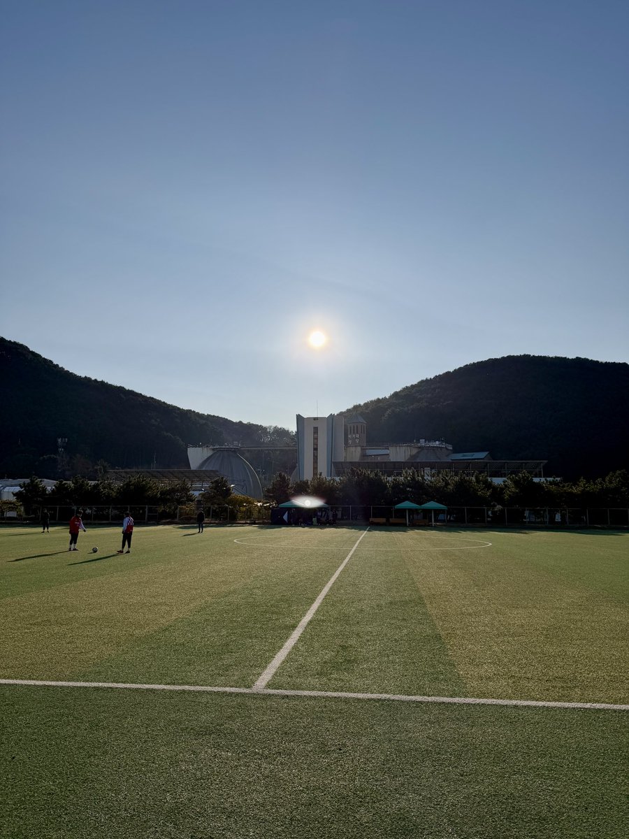 언 발로 공 못차겠네,,,,,, (참)