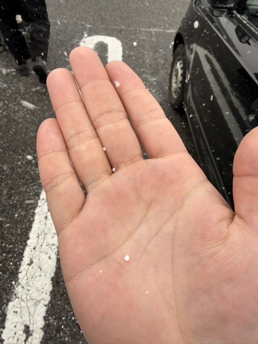 雪が固体になってる