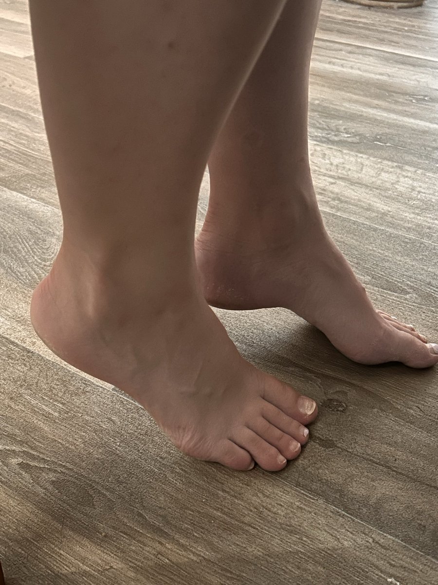 Pics of my GF feet @ourgfsfeet - Twitter Profile | TwStalker