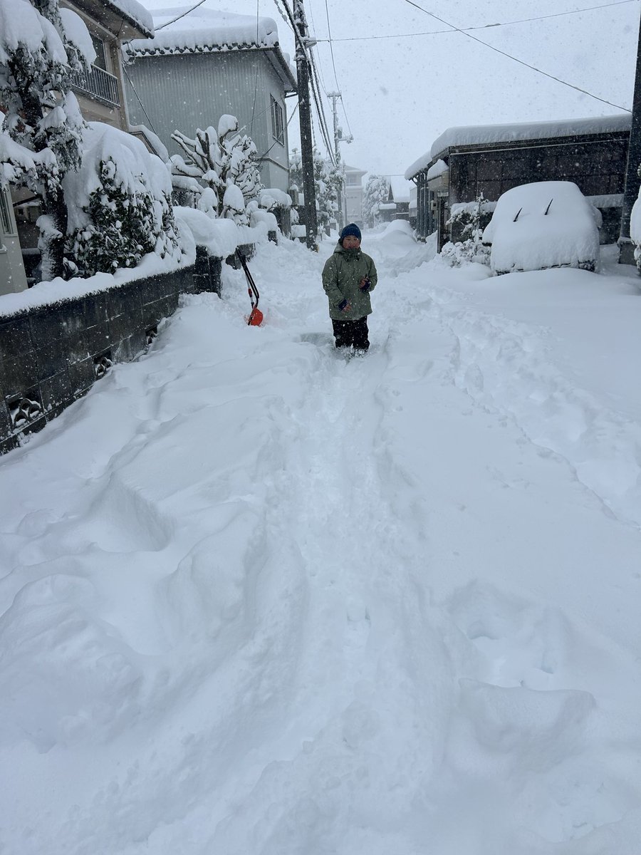 aorieroika's tweet photo. 俺が悪かった
鳥取の雪舐めすぎてた
#鳥取市 https://t.co/NdauLAwHyw