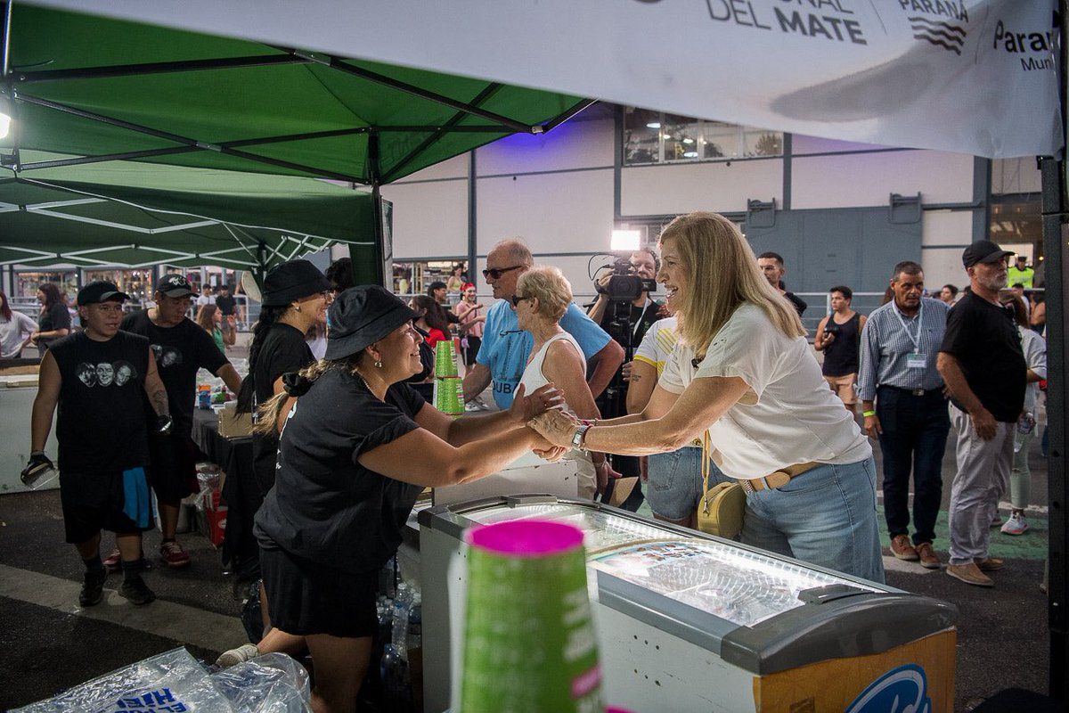 rosarioromeroOK's tweet photo. Recorrimos distintos espacios de la Fiesta Nacional del Mate 🧉
Visitamos a los clubes y asociaciones, pasamos por los puestos del Mateando y ArteMate, y también fuimos parte del Concurso de Cebadores. https://t.co/oePpCCEsqR