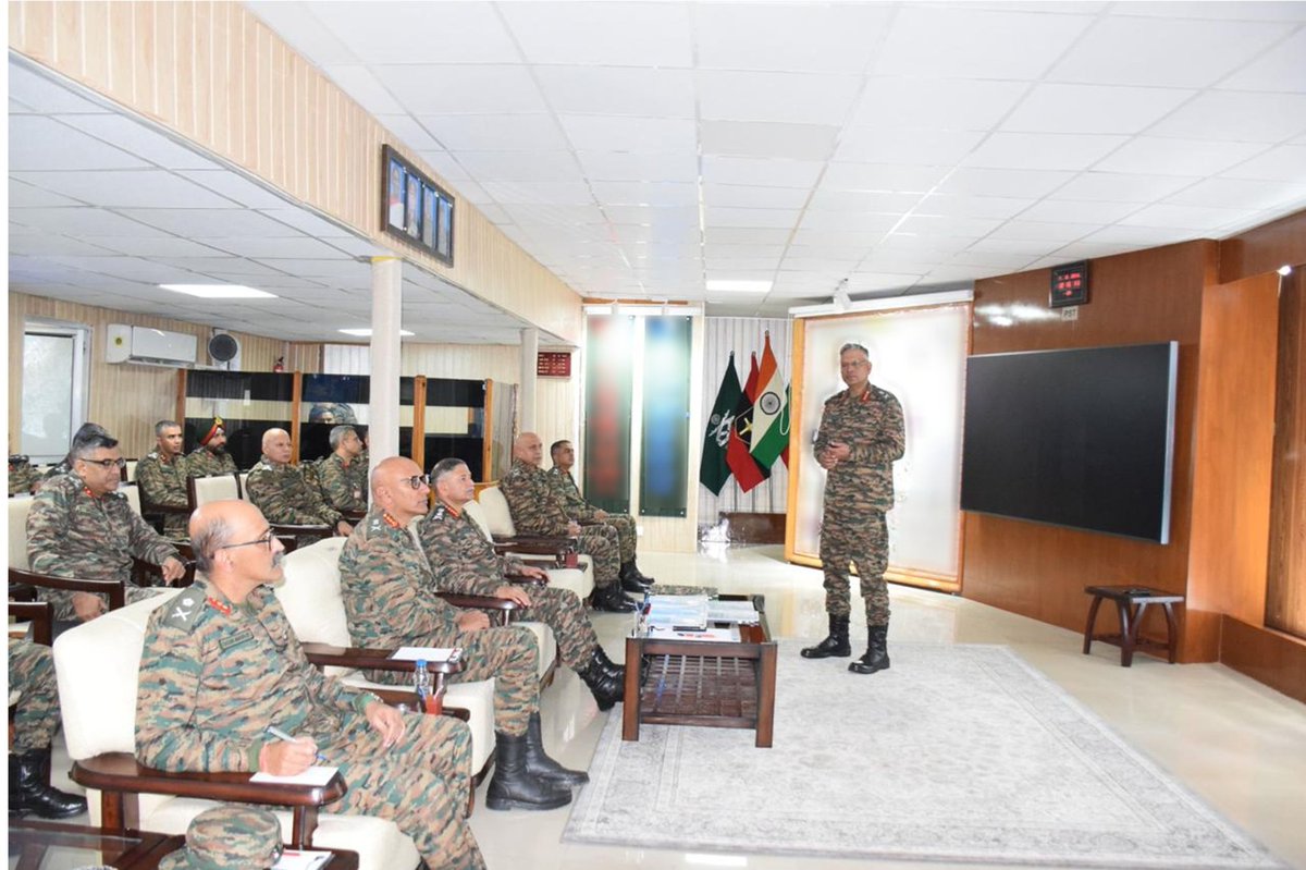 adgpi's tweet photo. #GeneralUpendraDwivedi, #COAS visited Counter Insurgency Force (R), under the aegis of #WhiteKnightCorps to review the prevailing security situation and assess operational preparedness. He was briefed on ongoing counter-terrorism operations, the effectiveness of the security grid and measures undertaken to maintain sustained vigilance. Deliberations also focused on inter-agency synergy and the infusion of advanced technologies to further enhance operational capability.

#COAS commended all ranks for their unwavering dedication, professionalism and steadfast commitment to duty. He lauded their sustained efforts in maintaining a high state of readiness under challenging operational conditions. The interaction reaffirmed the Indian Army’s resolute focus on vigilance, preparedness and operational excellence.

#IndianArmy
@DefenceMinIndia
@SpokespersonMoD
@NorthernComd_IA
@Whiteknight_IA
@JmuKmrPolice