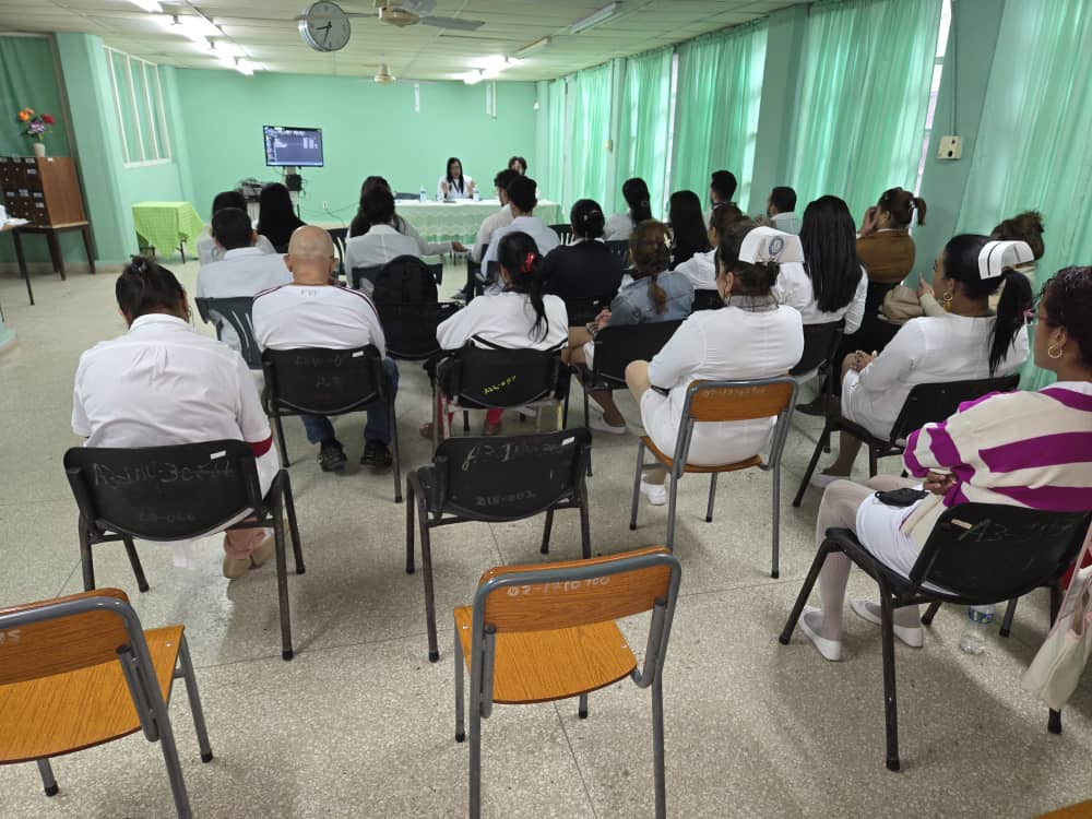 📌En la mañana de hoy el servicio de Anestesiología del #HospitalGuevara celebró la Asamblea de Balance del año 2025. La contribución de este colectivo a la actividad quirúrgica en la institución es vital. Felicitaciones #CubaVencerá #CubaPorLaVida <a href="/DtorDgsTunas/">Director General de Salud Las Tunas</a> <a href="/LuisNoelPerezR2/">Luis Noel Pérez Rivero</a>