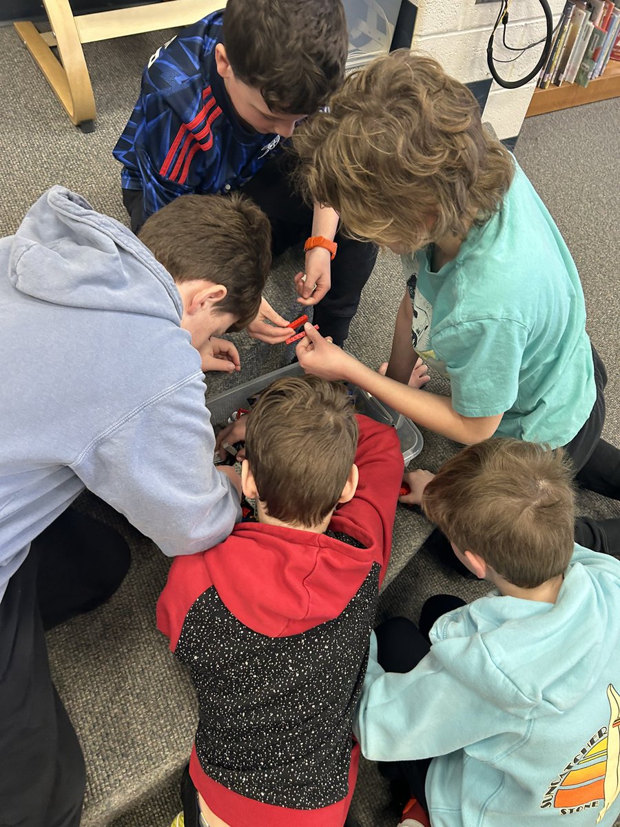 Miss Hood tweet media