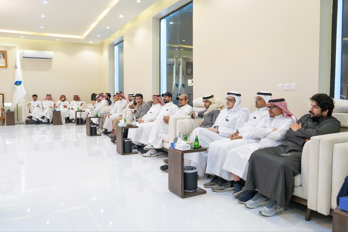 mmaaggg's tweet photo. شتوية الضيافة | جازان 

تشرفت بالمشاركة في شتوية الضيافة التي أقامتها جمعية ملاك المطاعم والمطاعم @RCOA_sa @A_aldeyafa   بمنطقة جازان 
حيث تخللت هذه الفعالية زيارات متعددة ولقاءات متنوعة ونقاشات هادفة وورش عمل عديدة حول استراتيجيات أعمال الضيافة وتشخيص التحديات في القطاع وتبادل الخبرات والأفكار بين المشاركين من رواد الاعمال لتحويل المفاهيم إلى قرارات والأفكار ألى خطوات قابلة للتنفيذ 

وللإطلاع على الحراك المهني والإقتصادي بمنطقة جازان، 
حيث اختتمت هذه الشتوية بزيارة لشاطئ جيدانة التابع للهيئة الملكية للجبيل وينبع @RCJY1 وكانت الزيارة قراءة واقعية للفرص والإمكانات الإستثمارية والدعم أللا محدود من القيادة الرشيدة لجميع القطاعات للوصول بالمملكة إلى مصاف دول العالم 

 واختتمت هذه الزيارة بلقاء تعارف ودي شهد إقبالاً وحضوراً لافتاً في مجلس الهيئة @RCJY1 تخلل اللقاء قراءة واقعية للفرص ونقاشات مباشرة أتاحت تقاربًا حقيقيًا بين رواد الأعمال وحوارات خرجت من إطار الحديث العام إلى تبادل معرفي من الواقع العملي أسهمت في نشوء روابط مهنية جديدة تُضاف إلى منظومة المجتمعات الإقتصادية والأعمال التابعة للجمعية.