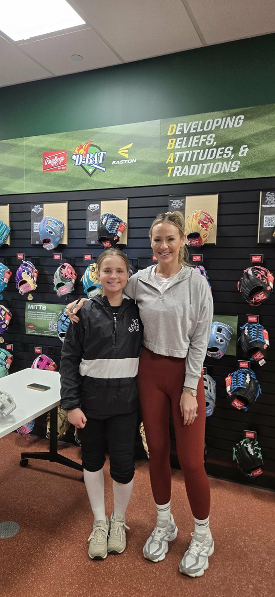 spratt_maggie's tweet photo. I attended @jen_schro winter catching camp today in St Louis and it was my favorite camp. I learned lots of new stuff. @AcesFPMidMO @tbartlett76 @cccavs_softball @BSkin13 https://t.co/ntuDtU6VCs