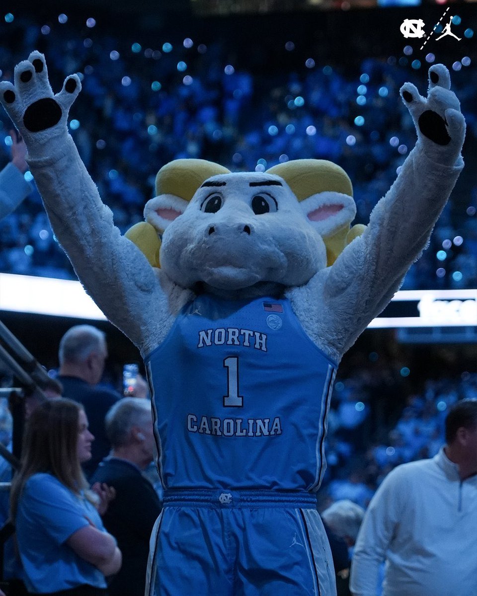 QueCeasar's tweet photo. What a time to be alive….#TarheelWin #GoToHellDuke https://t.co/69mMbumjqM